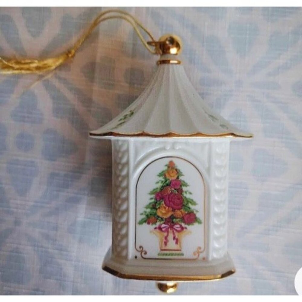 Royal Albert First in Series Seasons of Colour Old Country Roses Ornament